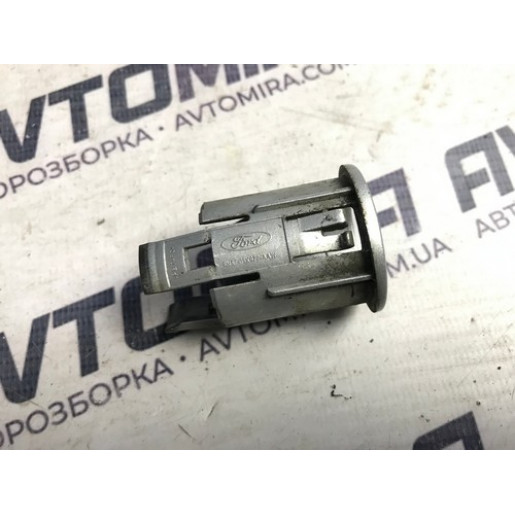 Кронштейн заднего датчика парковки Ford Focus 2 2008-2010 8M5T15K870AAW